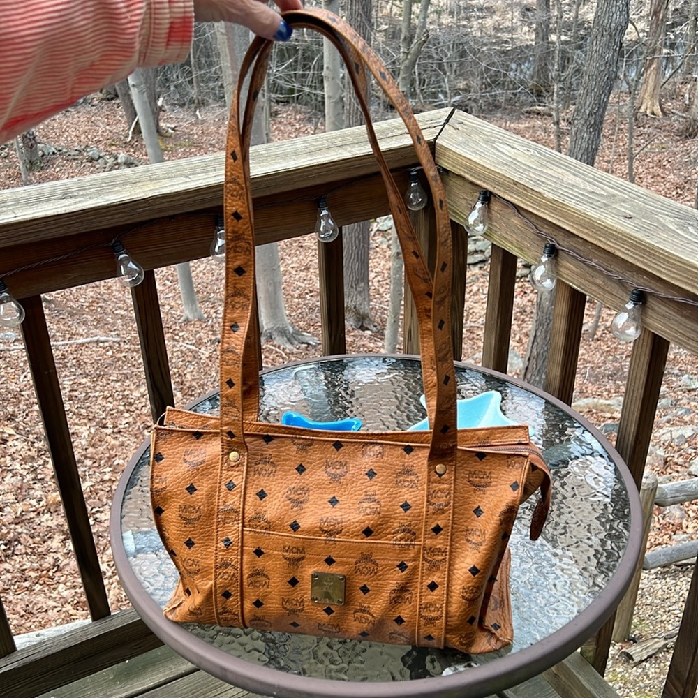594 MCM TOTE